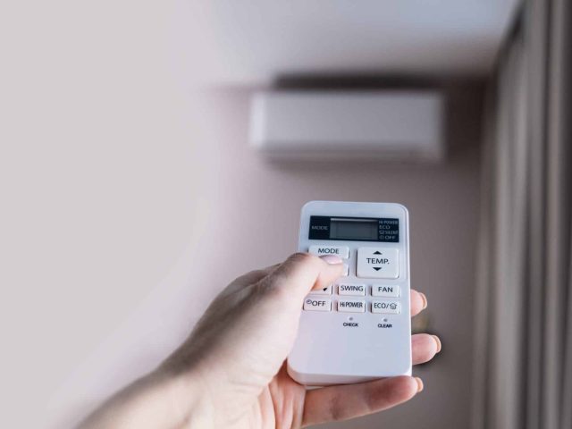 air conditioning, temperature control with remote control, cooling.