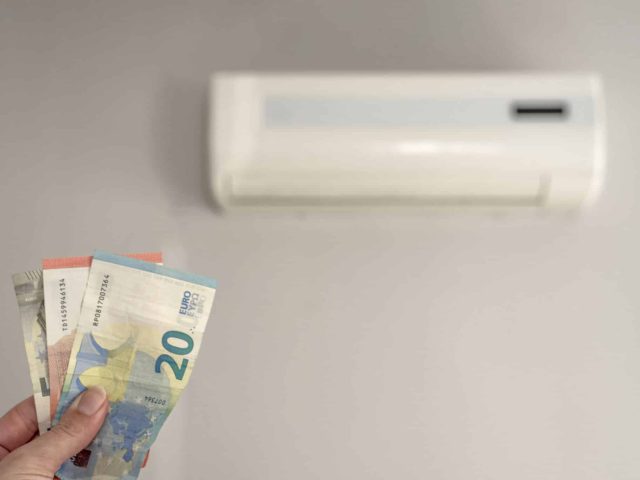 electricity price calculator, Air Conditioner Electricity Bill Image holding money